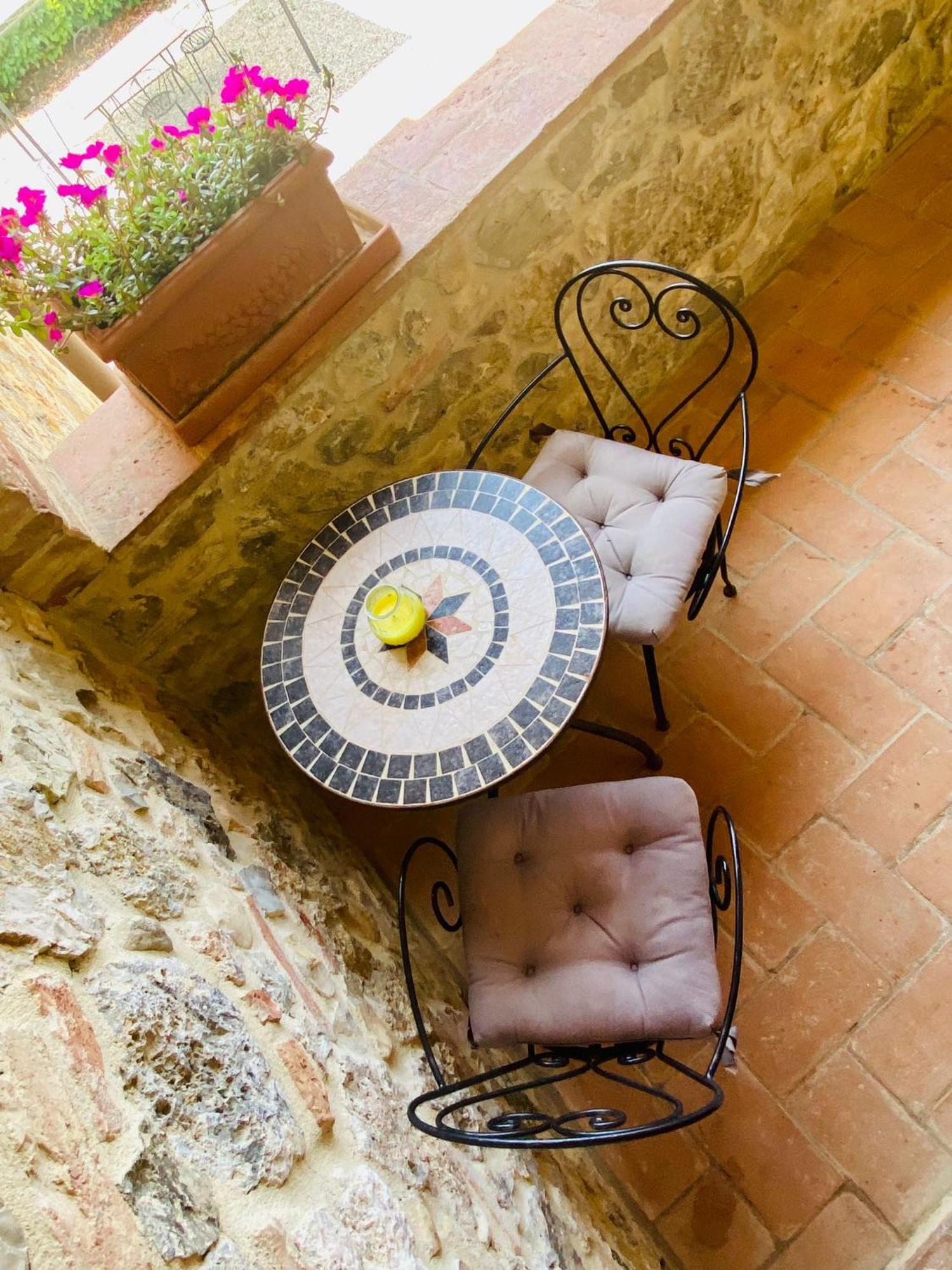 Agriturismo La Peschiera Casole dʼElsa Eksteriør bilde