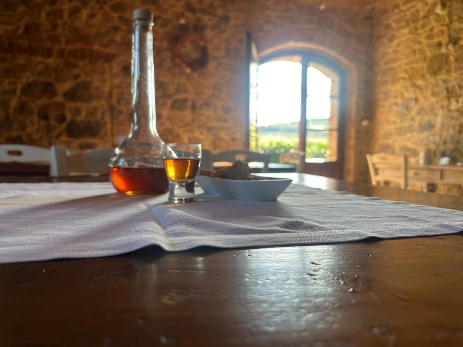 Agriturismo La Peschiera Casole dʼElsa Eksteriør bilde