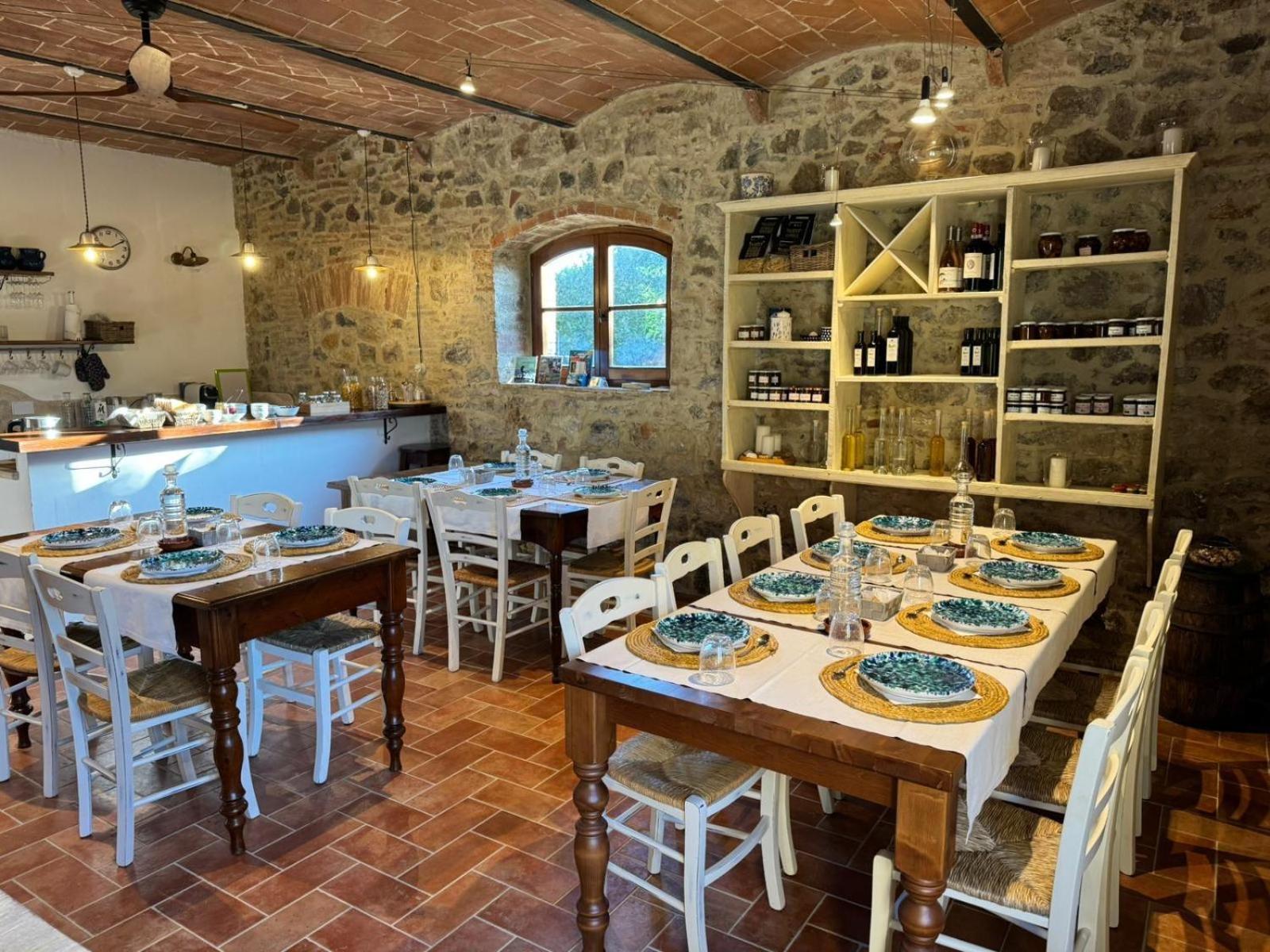 Agriturismo La Peschiera Casole dʼElsa Eksteriør bilde